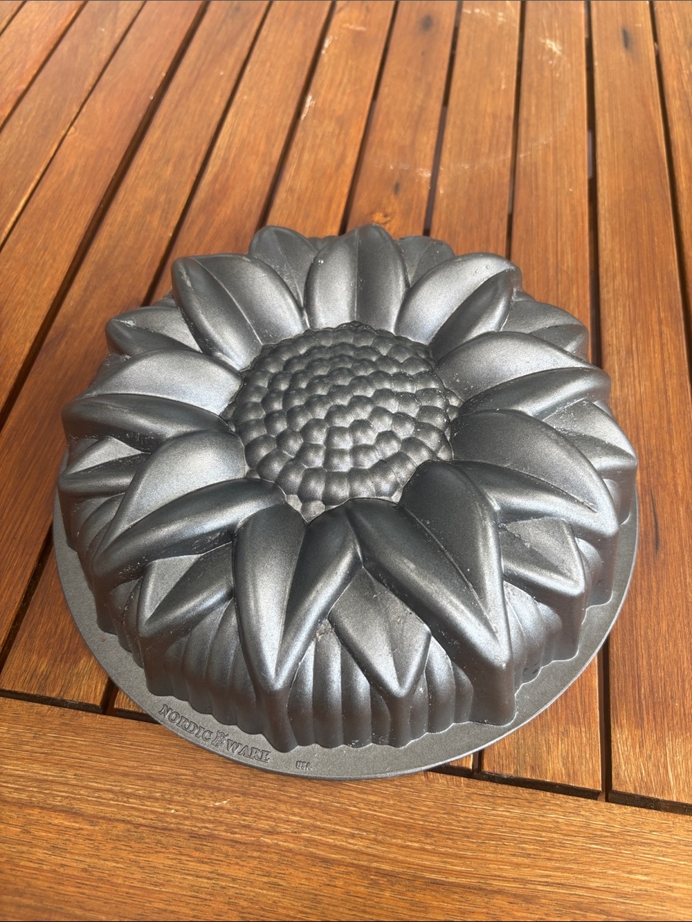 Nordic Ware Sunflower Cake Pan - Metallic Silver